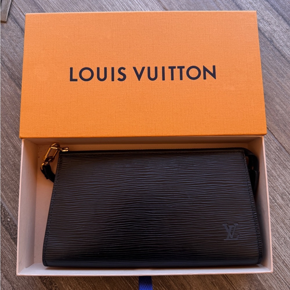 Authentic Louis Vuitton Black Epi Leather Pochette Accessories Bag - Picture 10 of 10